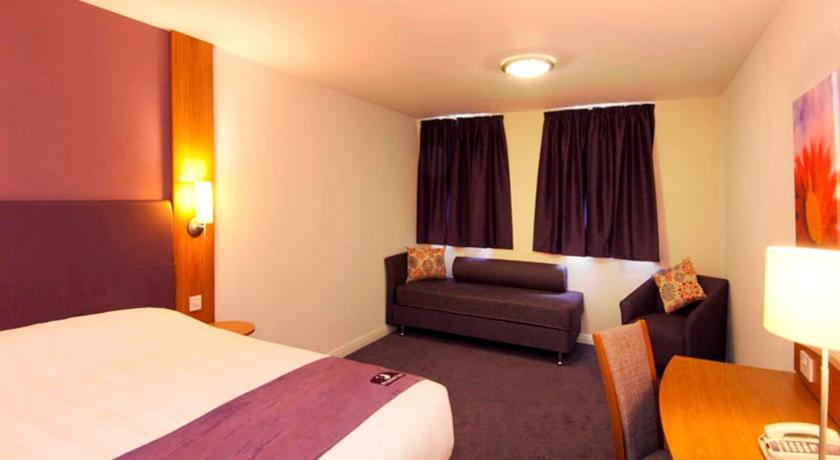 Premier Inn Basildon East Mayne Room photo